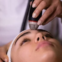 Zaawansowana hydrodermabrazja nowej generacji DermaClear -30%