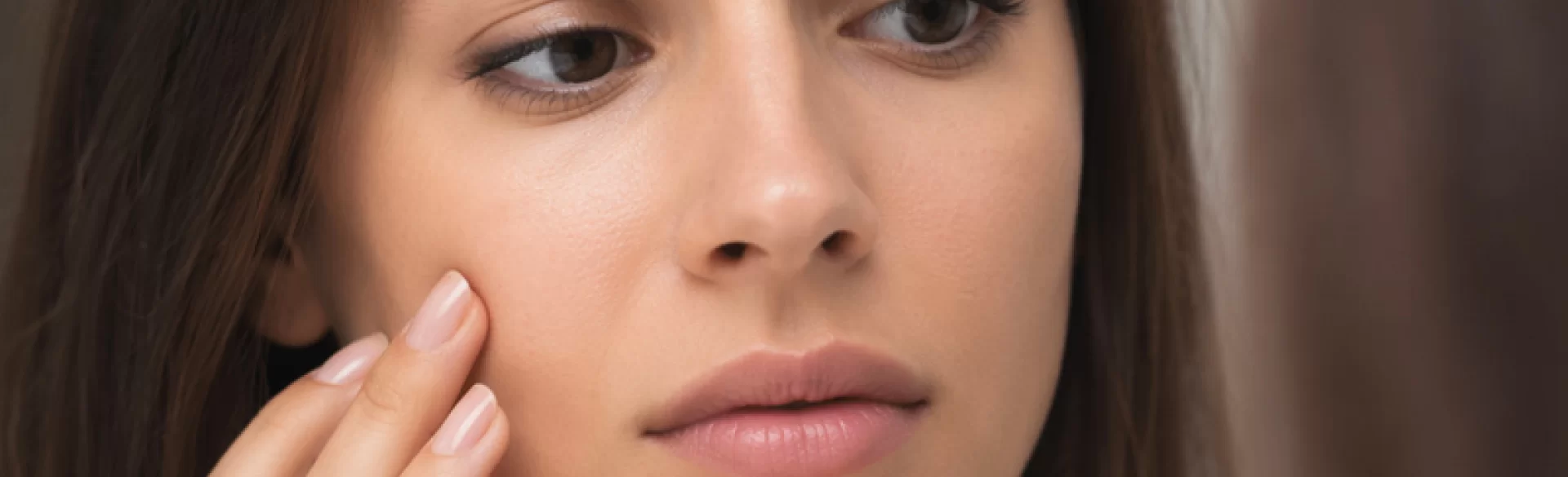 Krosty między brwiami